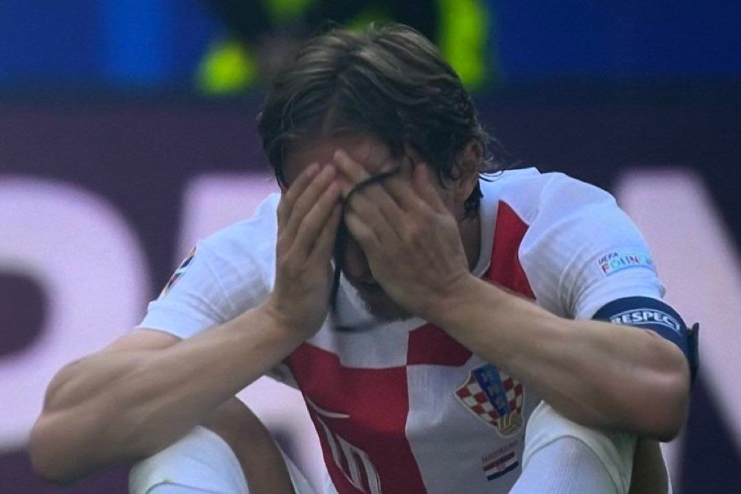 تصویری از ناراحتی شدید مودریچ پس از ناکامی در پیروزی