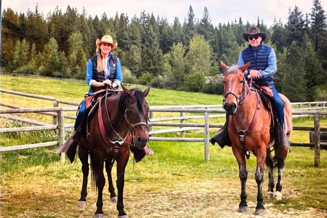 عکس؛ آنچلوتی و همسرش سوار بر اسب در آمریکا