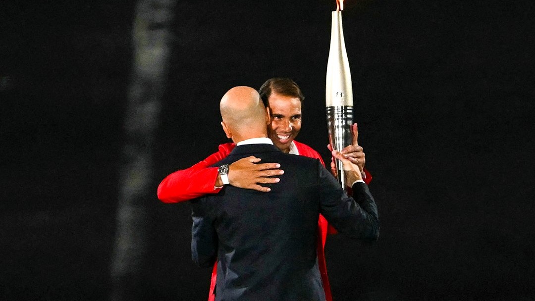 حمل مشعل المپیک توسط زین الدین زیدان و رافائل نادال در مراسم افتتاحیه