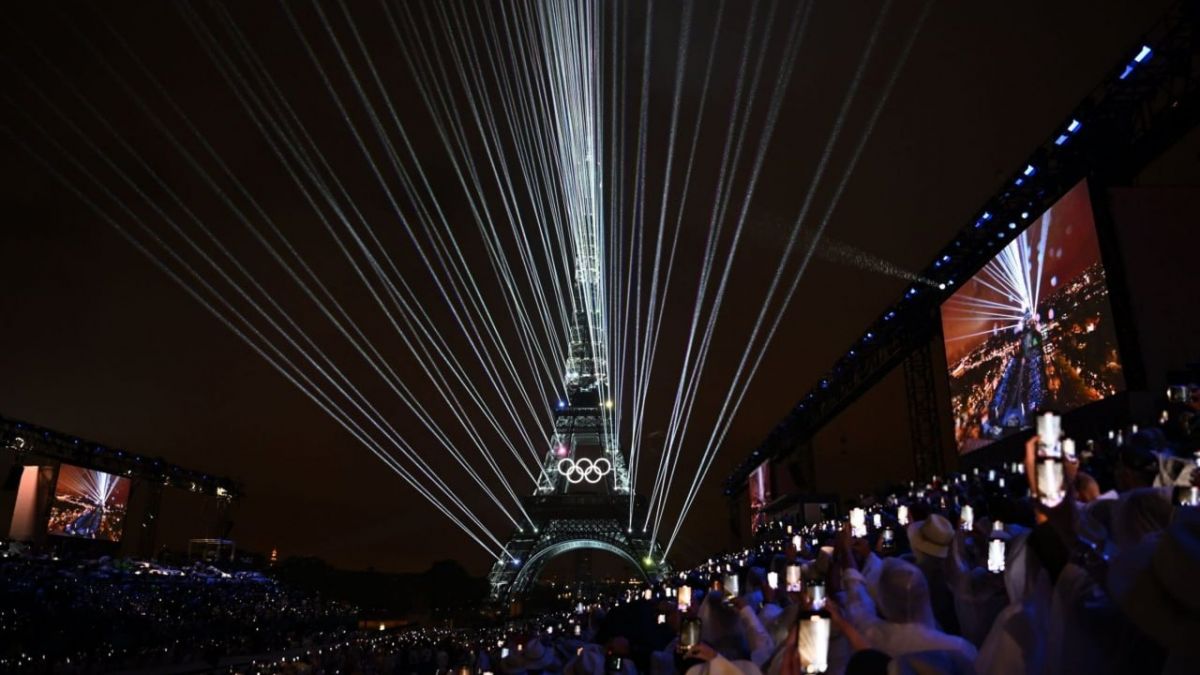 مراسم نورپردازی زیبای برج ایفل در مراسم افتتاحیه المپیک