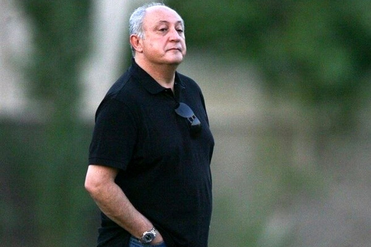 فریبا: بازیکنان استقلال در زمین راه نروند!