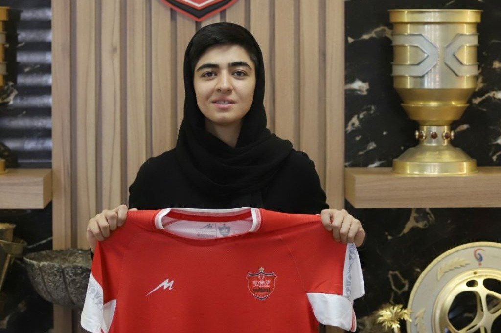 فاطمه قاسمی با پرسپولیس تمدید کرد
