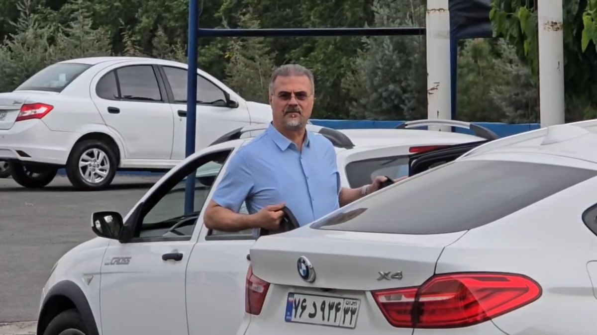 ورود اعضای استقلال به کمپ تمرینی برای آغاز جلسه معارفه مجتبی جباری
