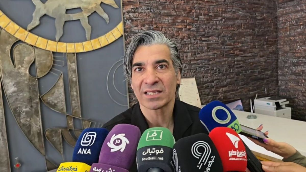 گفت و گو با وحید شمسایی در حاشیه مراسم بدرقه تیم ملی فوتسال بانوان به جام ملت‌های آسیا