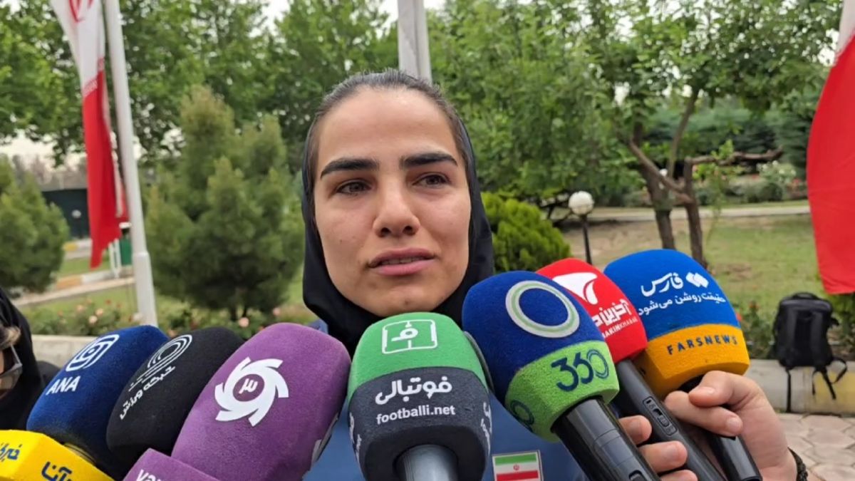 گفت و گو با فرشته کریمی در حاشیه مراسم بدرقه تیم ملی فوتسال بانوان به جام ملت‌های آسیا
