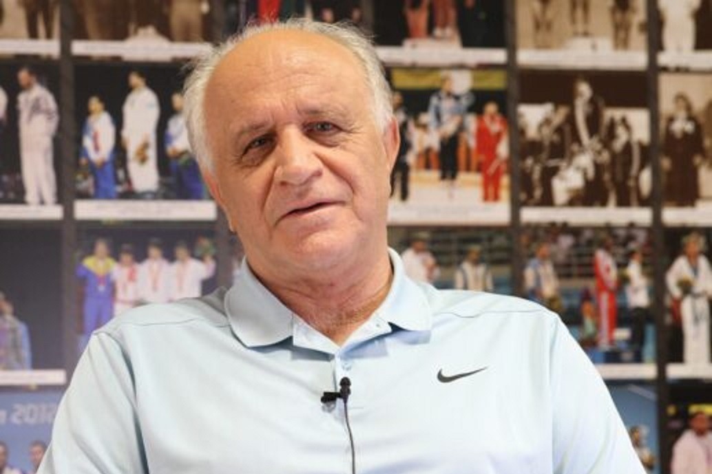 منجی استقلال در بستر بیماری؛ وزیر ورزش به عیادت آتشی رفت