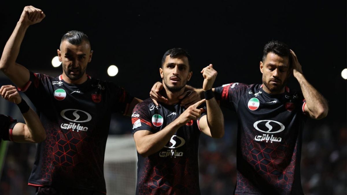 مس رفسنجان صفر - پرسپولیس سه| پرسپولیس بار و بندیلش را همان نیمه اول بست