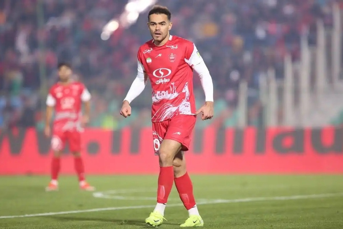 اورونوف در اختیار کادر فنی پرسپولیس