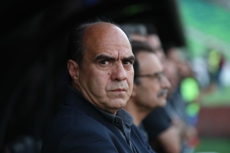 عالمی: پرسپولیس هم وزیر سابق را گردن نمیگیرد!