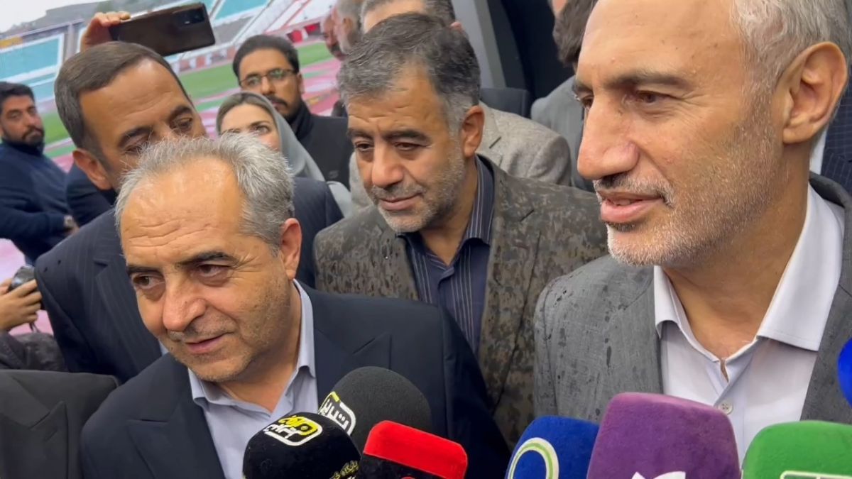 صحبت‌های رییس سازمان برنامه‌ریزی و بودجه و استاندار آذربایجان‌شرقی در جریان بازدید از ورزشگاه یادگار امام (ره) تبریز