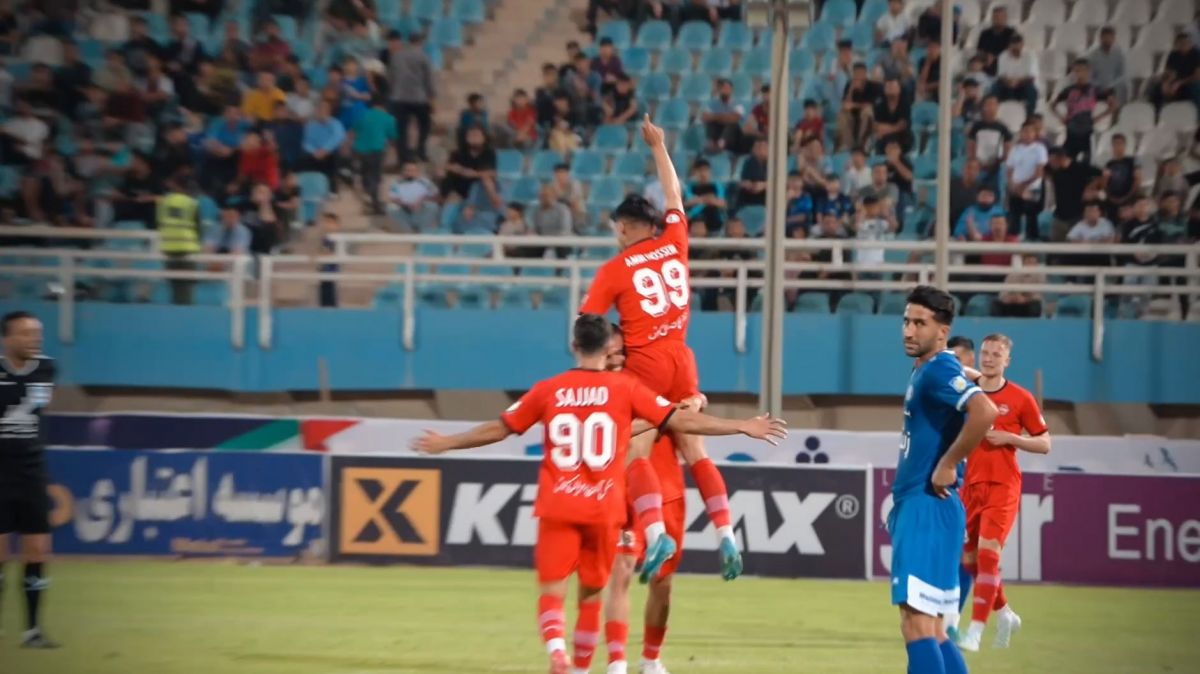 سوت پایان آخرین بازی لیگ برتر از قاب دوربین فوتبالی