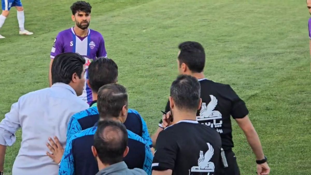 جر و بحث شدید بیاتلو با بنیادی‌فر در جریان بازی آریو و صنعت نفت!