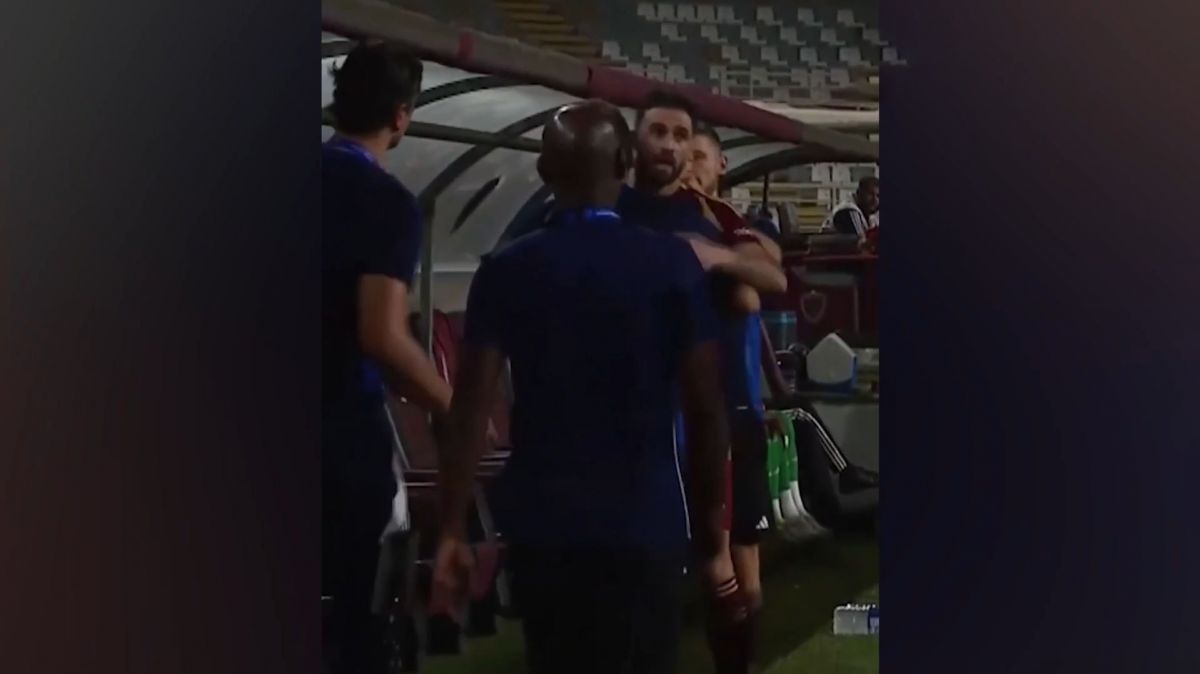 عصبانیت شدید احمد نوراللهی پس از تعویض مقابل الجزیره!